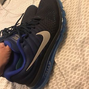 Navy blue men’s air max